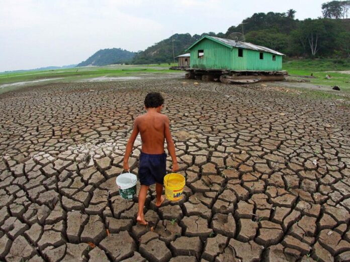 Crianças na Amazônia são as mais afetadas por secas e cheias históricas