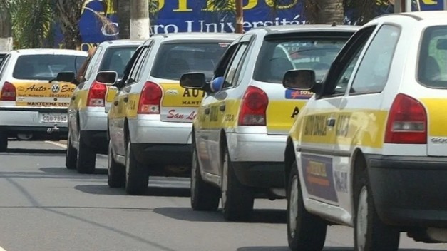 Lula deu aval ao Ministério dos Transportes para acabar com a obrigatoriedade de autoescola na CNH. A mudança pode cortar até 80% dos custos.