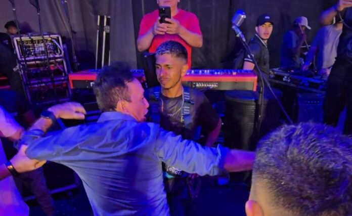 Briga entre Babá Tupinambá e Edwan Oliveira, ambos ligados ao Boi Caprichoso, interrompeu festa de aniversário de Parintins.