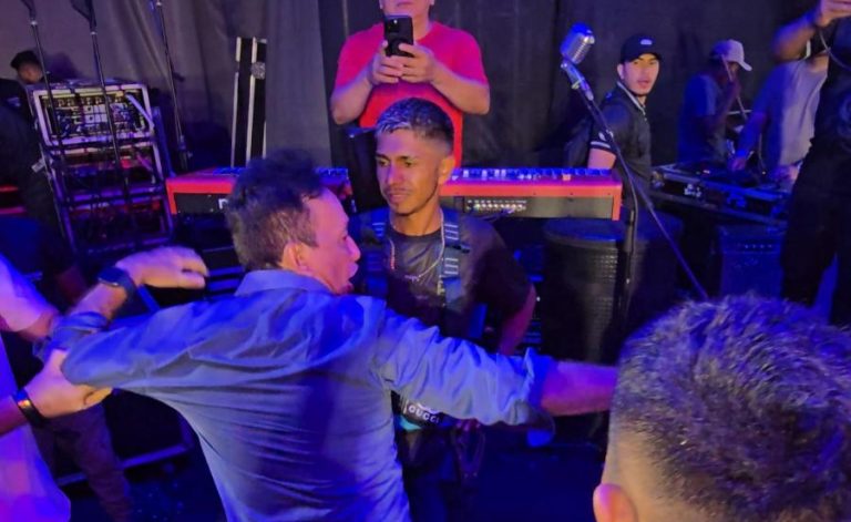Briga entre Babá Tupinambá e Edwan Oliveira, ambos ligados ao Boi Caprichoso, interrompeu festa de aniversário de Parintins.