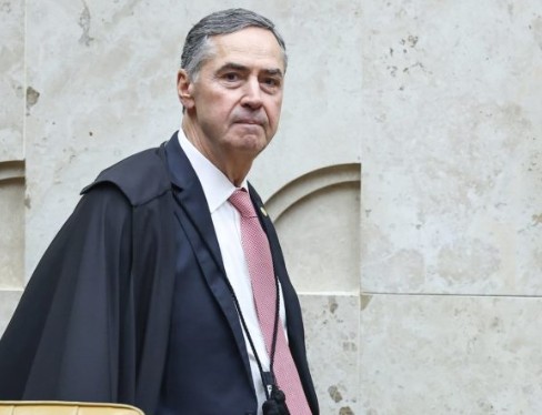 Ministro Luís Roberto Barroso deixa o STF antes do prazo legal após 12 anos de atuação. Decisão abre corrida pela sucessão no Supremo.