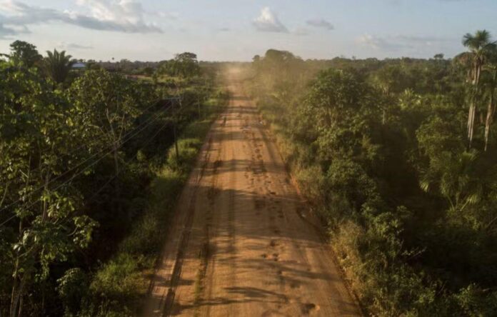 A Câmara de Manaus institui Frente Parlamentar da BR-319 e aprova projetos voltados à saúde e educação.