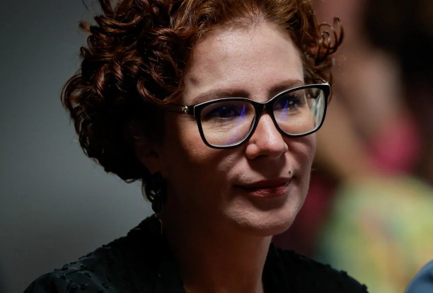 Carla Zambelli (PL-SP) anunciou greve de fome em protesto contra sua possível extradição ao Brasil.