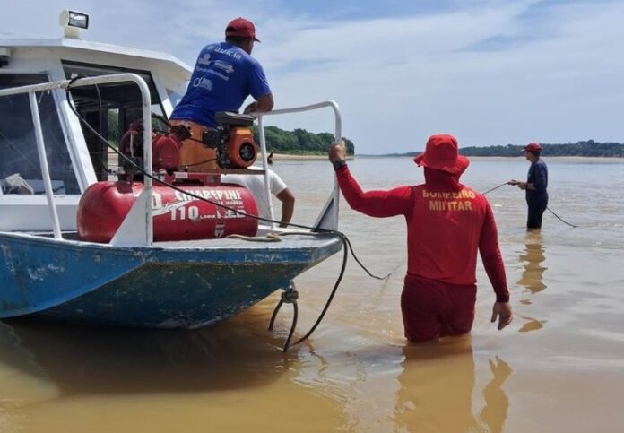 Dois jovens morreram em Novo Aripuanã (AM) após caírem em um “arroto”, redemoinho formado por dragas de garimpo ilegal.