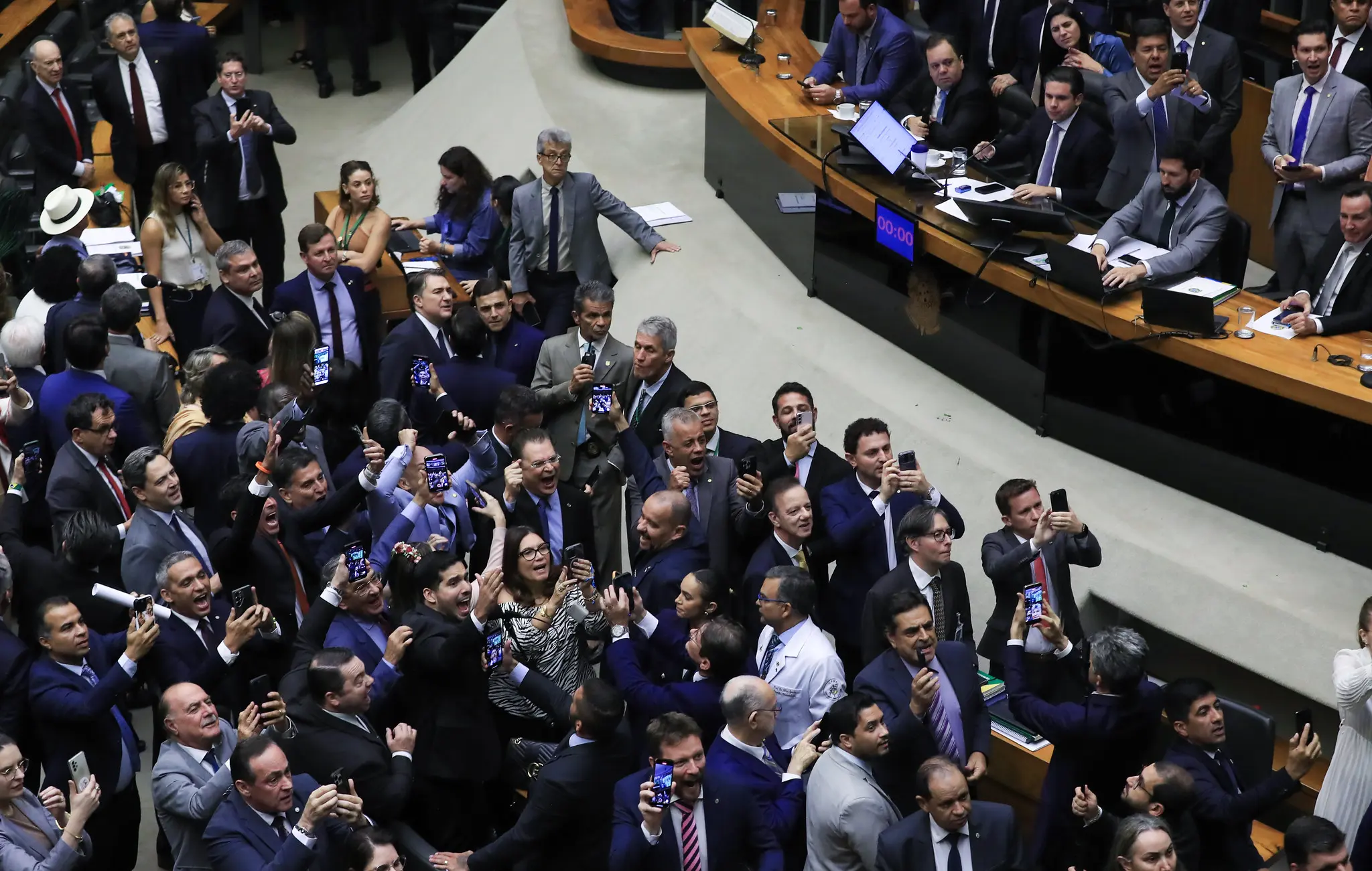 A decisão da Câmara com a derrubada da MP, fez com que a MP perdesse vigência e gerou críticas sobre impacto em políticas sociais