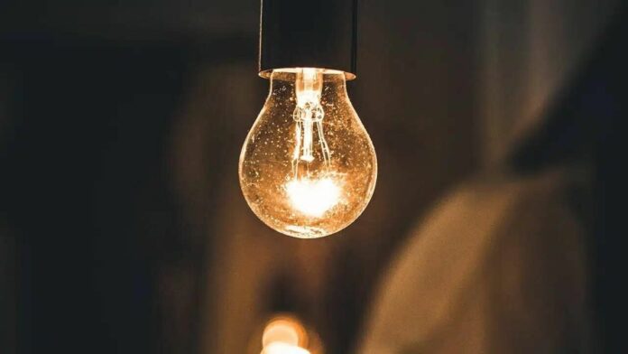 Após articulação de Omar Aziz, famílias do Amazonas terão isenção ou desconto na conta de energia com o Luz Para Todos.