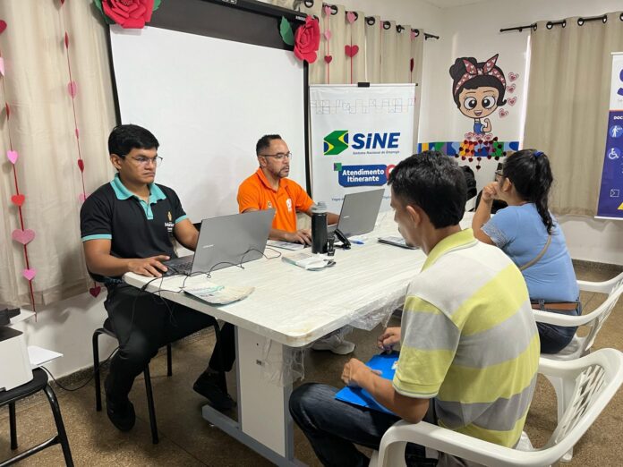 Prefeitura de Manaus realiza 2º Megafeirão de Empregabilidade com 2 mil vagas em diversos setores. Compareça com documentos e currículo.