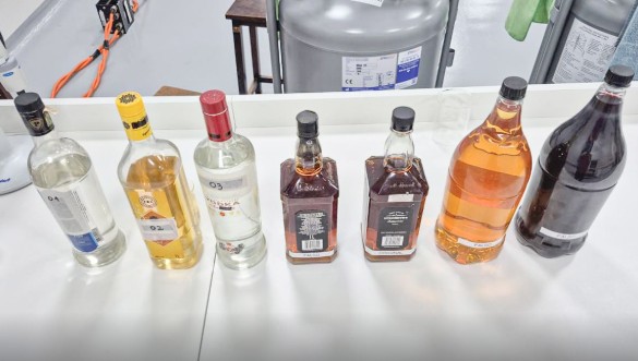 Casos de intoxicação por metanol sobem para 59 no Brasil; São Paulo concentra maior número de vítimas e autoridades reforçam alerta.