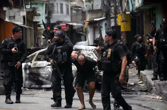 Traficantes do Amazonas estão entre os presos na megaoperação mais letal da história do Rio, que deixou 119 mortos e mais de 100 armas apreendidas.