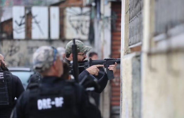 Megaoperação no Rio de Janeiro supera massacre do Carandiru em número de mortos; 128 suspeitos teriam morrido.