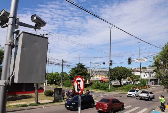 Manaus tem 27 radares eletrônicos ativos que fiscalizam velocidade e avanço de sinal.