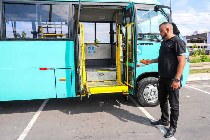 Prefeitura de Manaus lança nova frota do transporte complementar com veículos reduzem 75% da poluição.