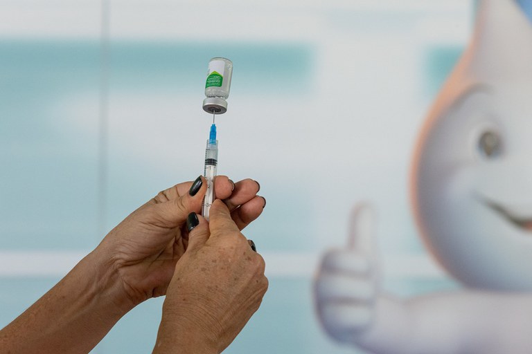 Manaus inicia multivacinação 2025 com 19 vacinas para crianças e adolescentes de 0 a 14 anos. A campanha vai até 31/10.