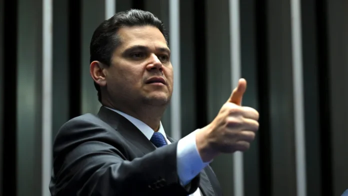 O Congresso derrubou 56 vetos de Lula sobre o licenciamento ambiental e gera debate sobre segurança jurídica e preservação.