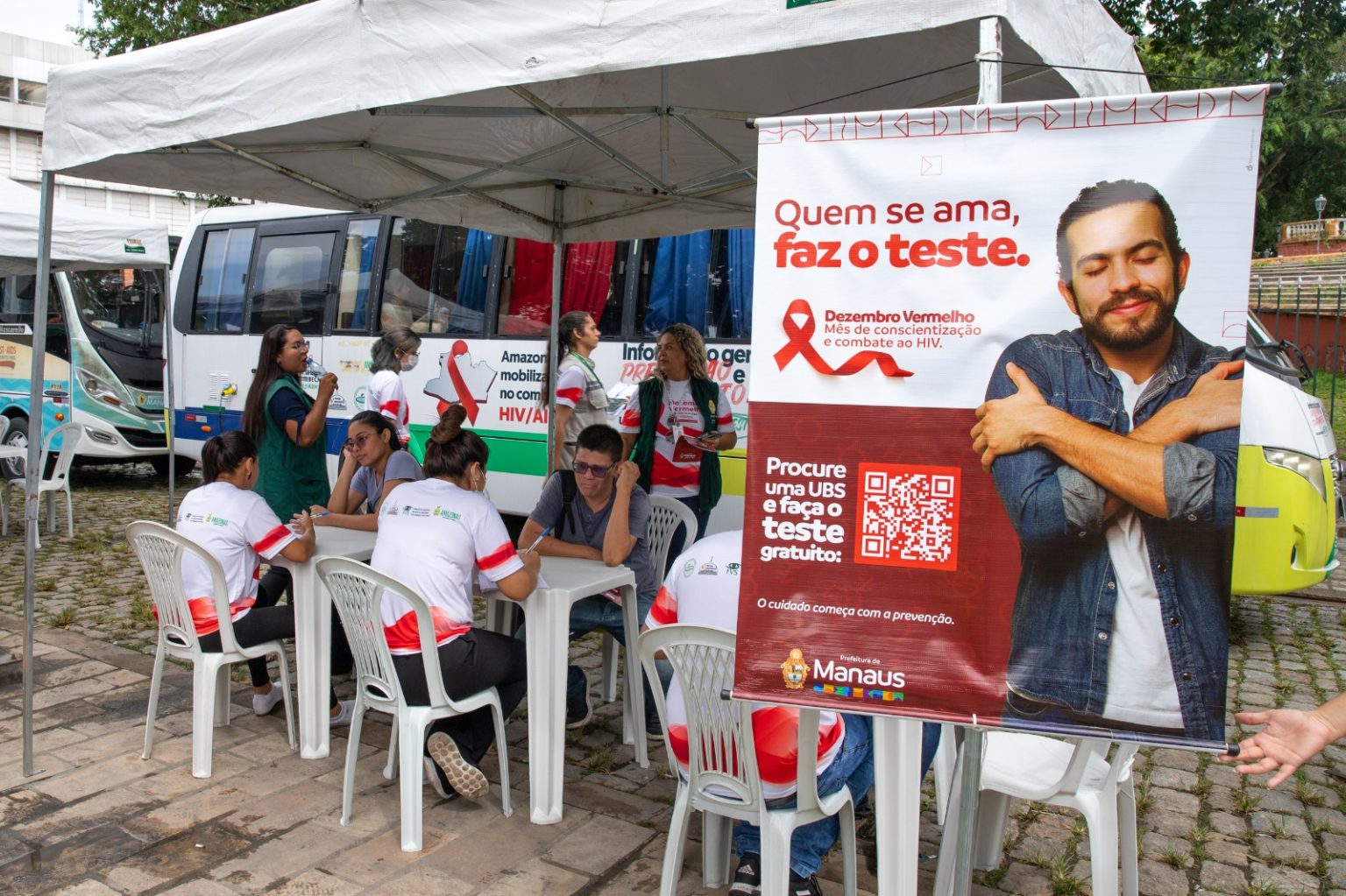 HIV em Manaus preocupa: jovens respondem por 67% dos casos. Dezembro Vermelho amplia testagem, prevenção e tratamento na capital.