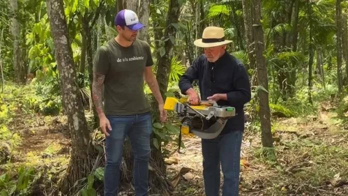 O Açaíbot, um robô criado no Pará, está transformando a colheita de açaí. Veja como a tecnologia acessível pelo Pronaf B elimina riscos para o peconheiro.