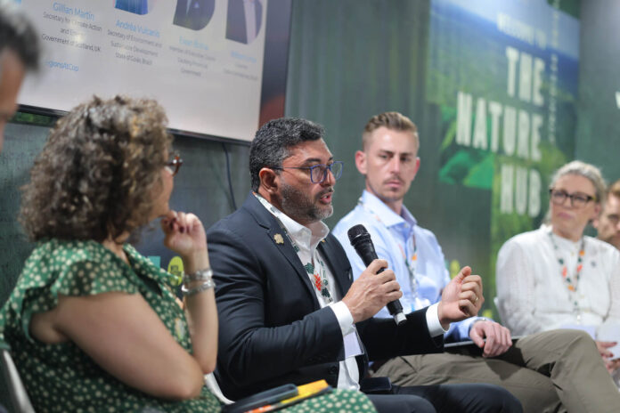 Na COP30, o governador Wilson Lima destacou ações do Amazonas que reduziram o desmatamento e impulsionam a bioeconomia.