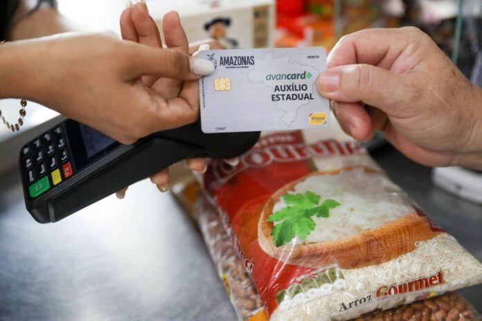 Governo do Amazonas inicia a entrega de novos cartões do Auxílio Estadual em municípios do Alto Solimões.