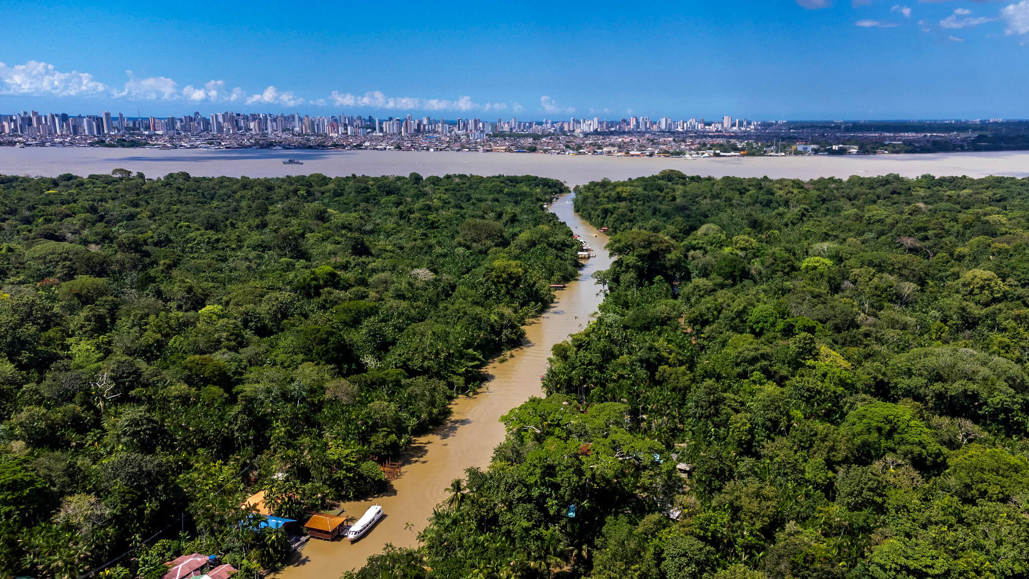 A COP30 em Belém debate a meta de US$ 1,3 trilhão para o clima. Saiba mais sobre o Fundo de Florestas e as exigências da ONU para o financiamento climático.