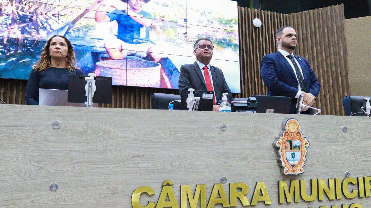 Câmara de Manaus aprova projetos sobre benefícios a servidores e mudanças no RPPS; sessão denúncia de maus-tratos a animais.