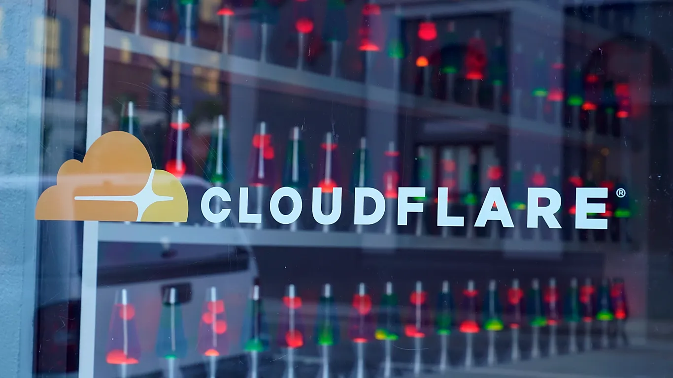 Uma falha na Cloudflare na rede global causou instabilidade em serviços como Gov.br, ChatGPT e X.