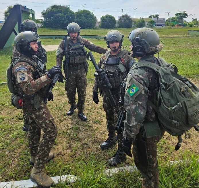 Conheça o SAD do Exército, nova tecnologia testada na Amazônia que integra dados e rádio para revolucionar o combate e garantir soberania nacional.