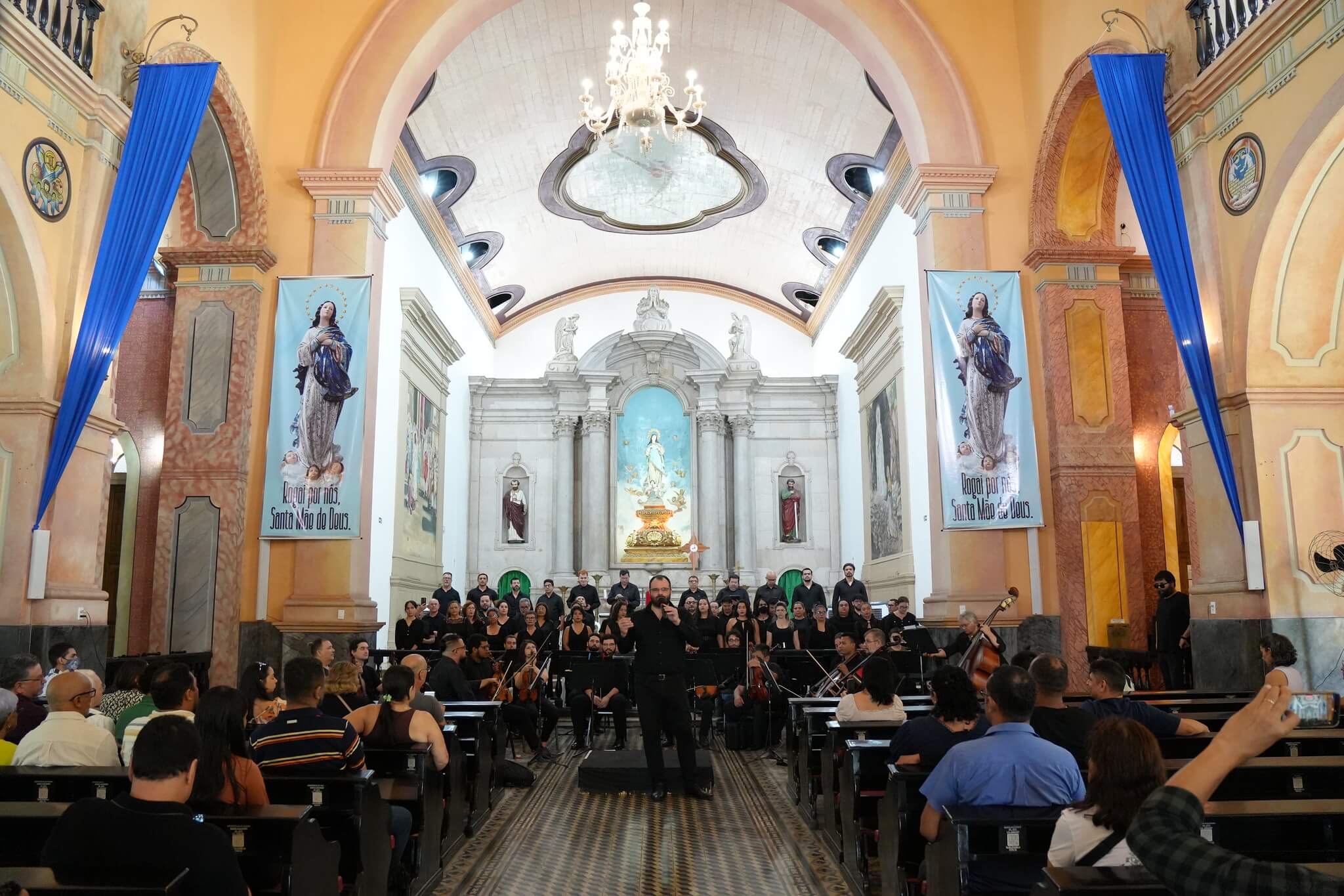 Circuito Natalino 2025 começa em Manaus com concerto gratuito na Catedral, reunindo Coral do Amazonas e Amazonas Filarmônica.