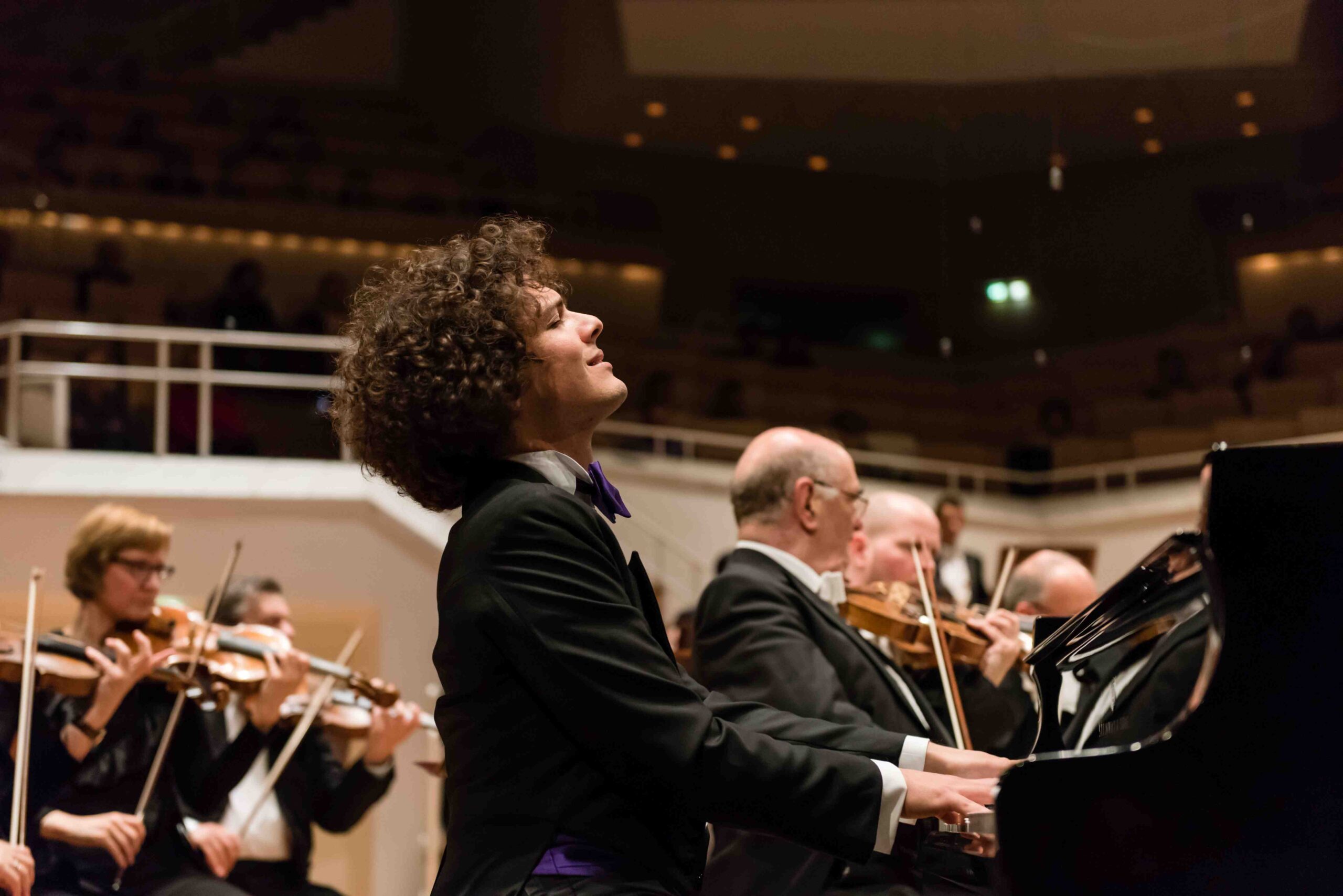 O pianista Fabio Martino se apresenta com a Amazonas Filarmônica no Teatro Amazonas em concerto que celebra Ravel, Satie, Bizet e Shostakovich.