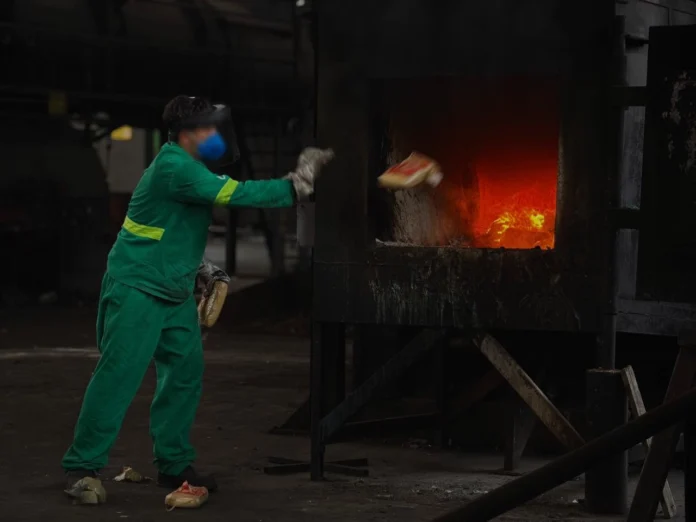 A incineração de drogas em Manaus destruiu 4 toneladas de entorpecentes e reforçou ações contra o crime organizado no Amazonas.