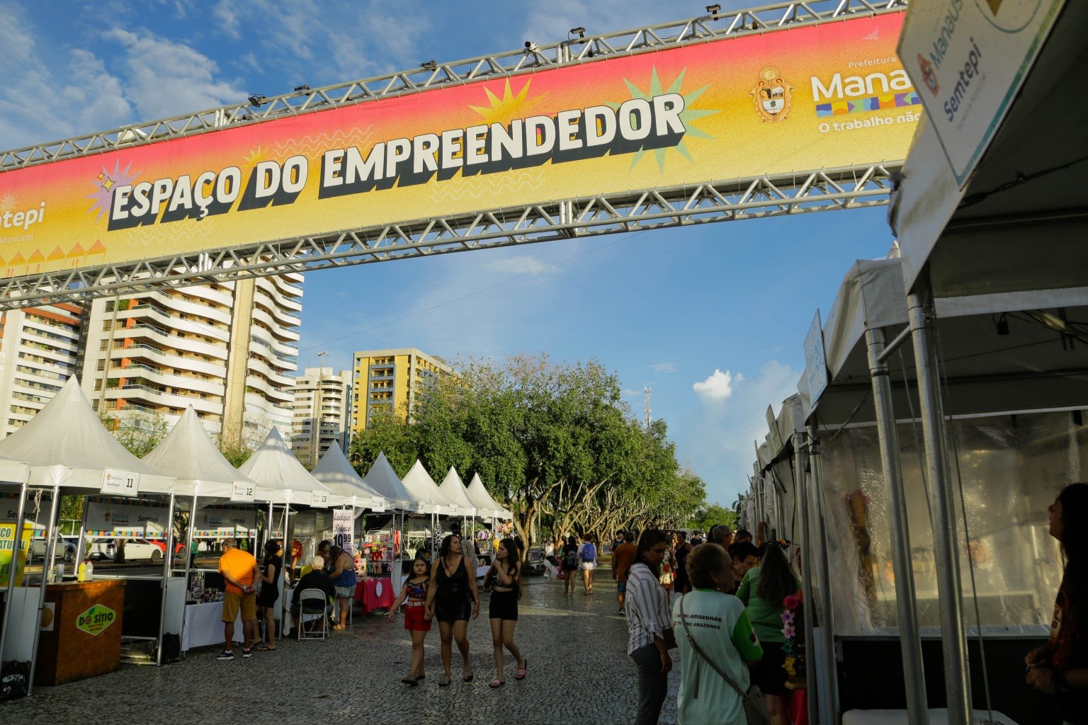 Inscreva-se na Feira Gastronômica de Natal em Manaus. A Prefeitura abre vagas para empreendedores na Ponta Negra até 23/11.
