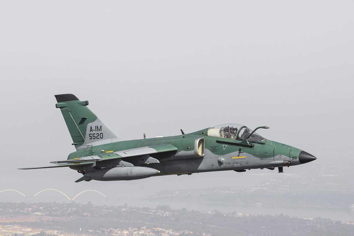 A FAB detalhou o forte esquema de segurança da COP30 em Belém. Operação terá caças F-5M, A-29, anti-drones e zonas de exclusão aérea para a Cúpula dos Líderes.