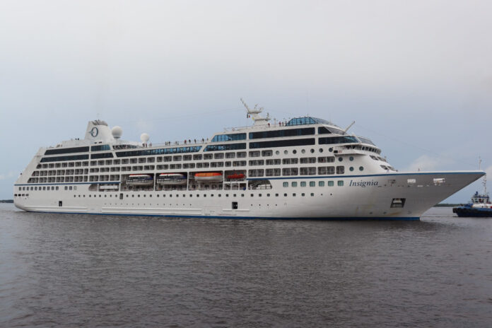 Primeiro cruzeiro da temporada 2025/2026 atraca em Manaus com 987 turistas e previsão de R$ 8,31 milhões movimentados na economia.