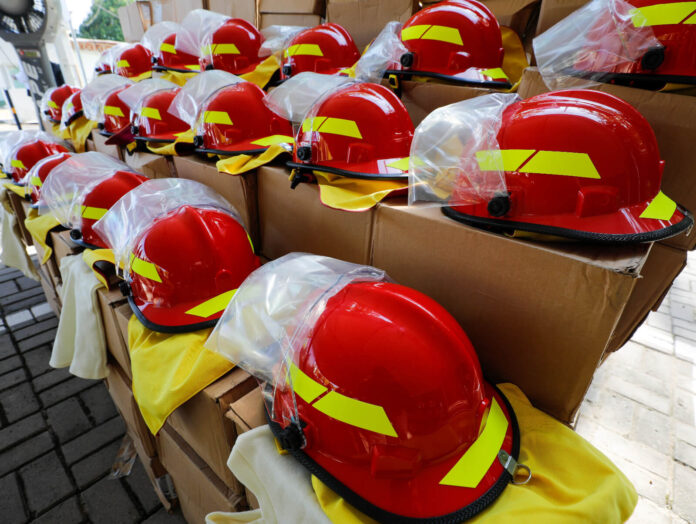 O governador Wilson Lima entregou 16 viaturas e mais de 1,2 mil equipamentos para fortalecer o combate ao desmatamento e às queimadas.