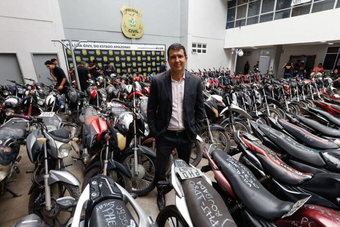 Polícia do Amazonas devolve mais de 100 motocicletas roubadas e furtadas a seus donos após operação na calha do rio Madeira.