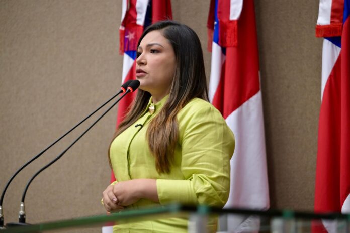 O Retorno Joana Darc à ALEAM após exoneração da SEPET gera reação em cadeia, afetando mandatos de Professora Jacqueline e Amauri Gomes. Saiba o contexto da votação da LOA.