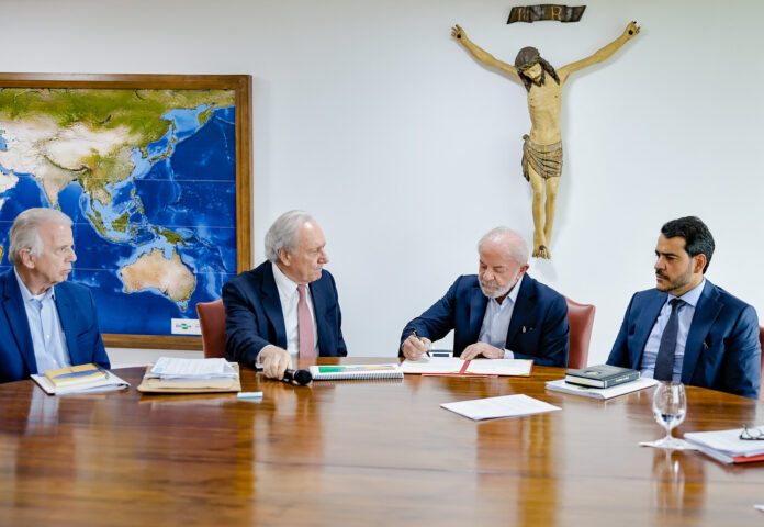 Lula assina Projeto de Lei Antifacção contra o crime organizado
