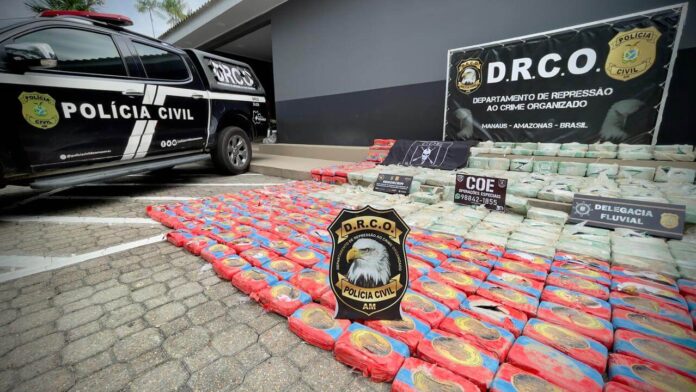 Amazonas realiza grande operação integrada e apreende 700 kg de cocaína avaliados em R$ 57 milhões no rio Solimões.