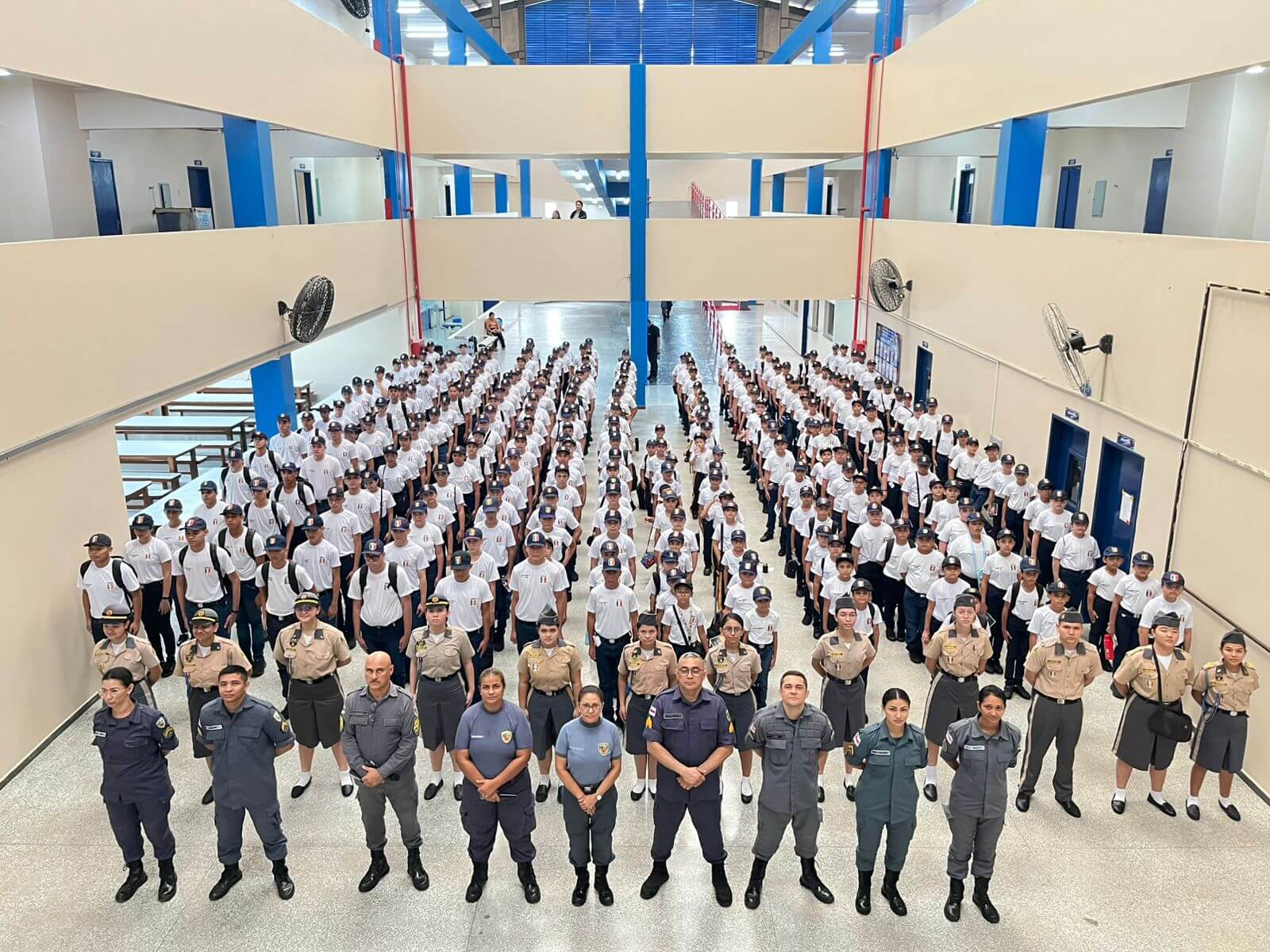 A Polícia Militar do Amazonas abriu inscrições para 250 vagas nos Colégios Militares, com seleção por prova e análise de boletim.