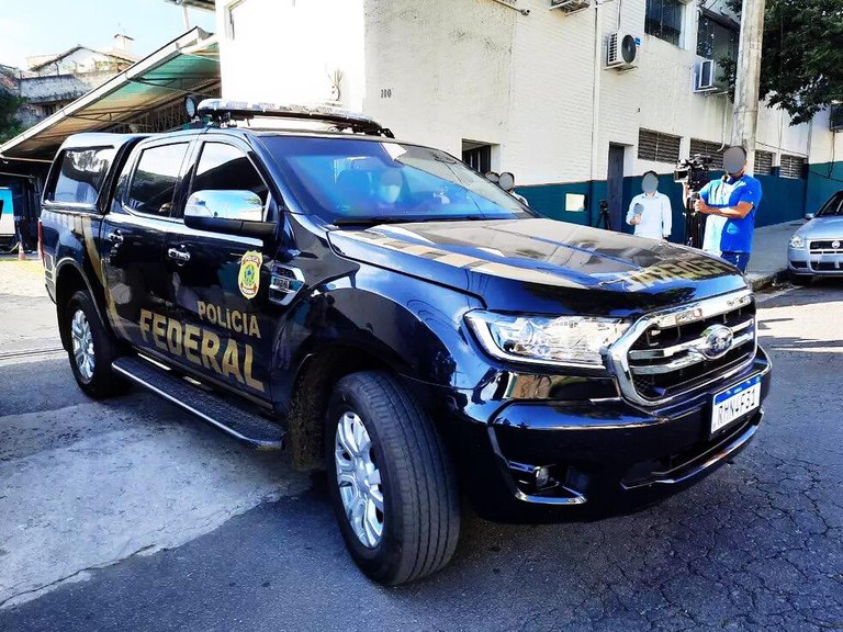 A Operação Coffee Break investiga Carla Trindade e Kalil Bittar por suspeita de lobby e fraude em licitações de R$ 70 milhões no MEC e FNDE.