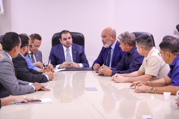 Modernização das câmaras avança com revisão de leis antigas e novas cooperações firmadas pela Aleam no interior do Amazonas.