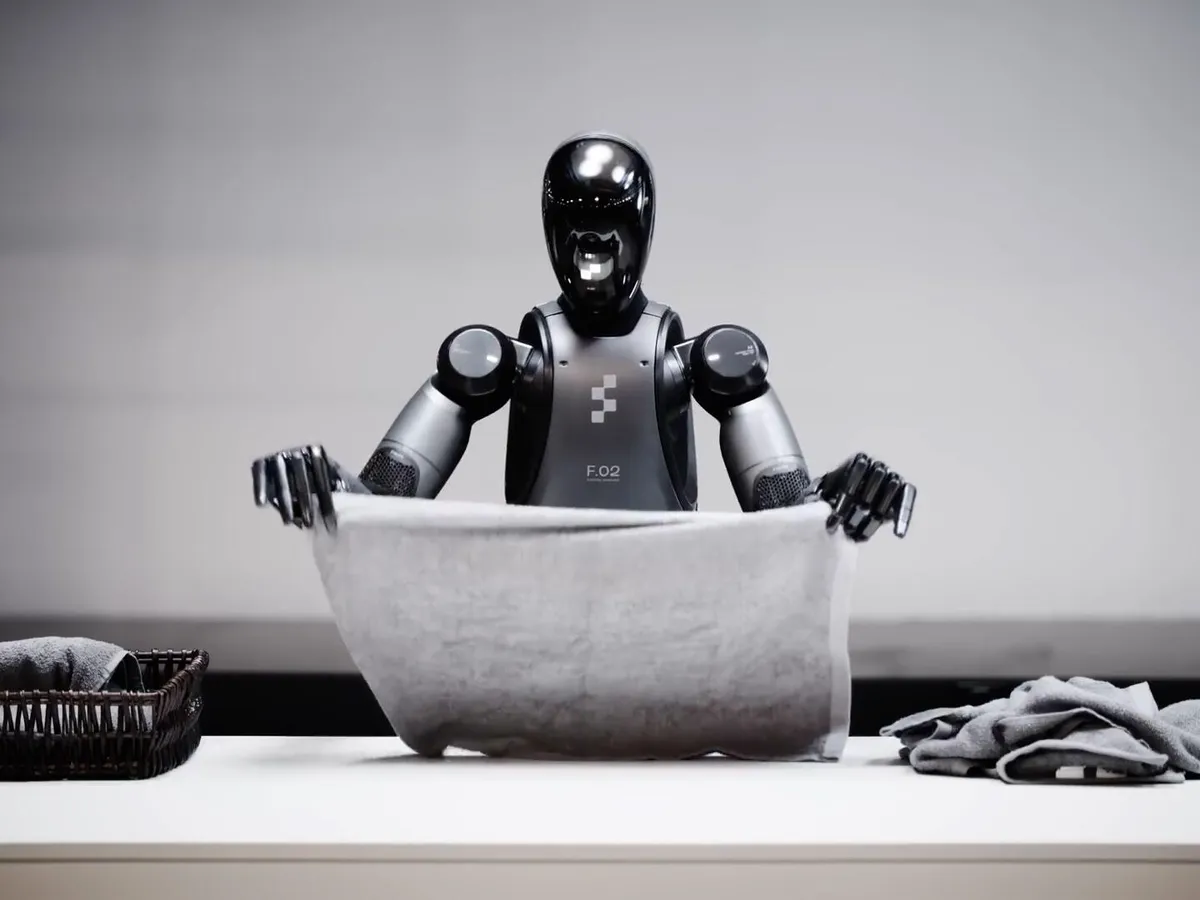 O Robô Neo, da 1X, está em pré-venda por US$ 20 mil. Ele promete dobrar roupas, mas depende de operadores humanos remotos, levantando sérias questões de privacidade.