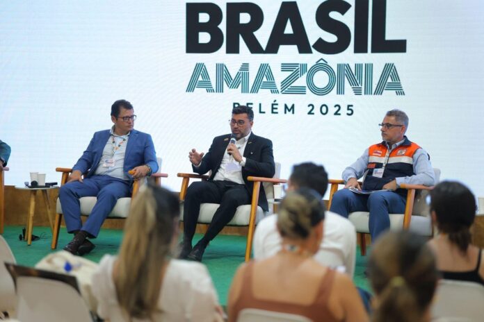 Na COP30, o governador Wilson Lima destacou o projeto Amazonas ECOLar, que transforma resíduos plásticos em casas ecológicas.