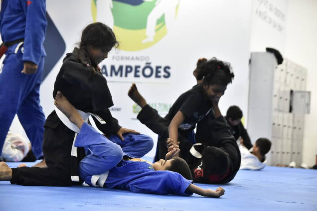 Projeto Formando Campeões abre 210 vagas gratuitas de jiu-jítsu para crianças e adolescentes em nove núcleos de Manaus.
