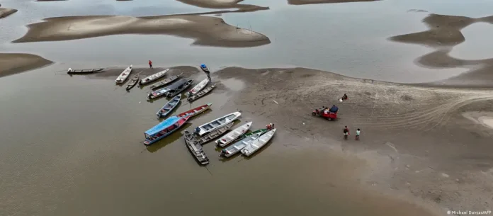 A seca histórica entre 2023-24 na Amazônia expôs o colapso no rio Tapajós e nas comunidades ribeirinhas. Saiba como e por que isso importa