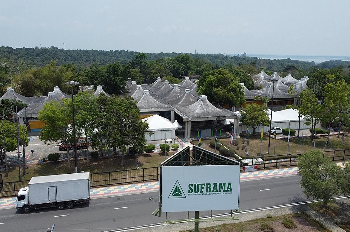 Suframa rebate críticas de artigo sobre a Zona Franca de Manaus, defendendo o papel do modelo na preservação da floresta