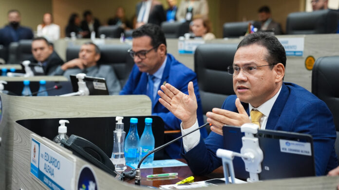 Câmara Municipal de Manaus avança na reforma da previdência dos servidores. Projeto busca garantir equilíbrio financeiro.