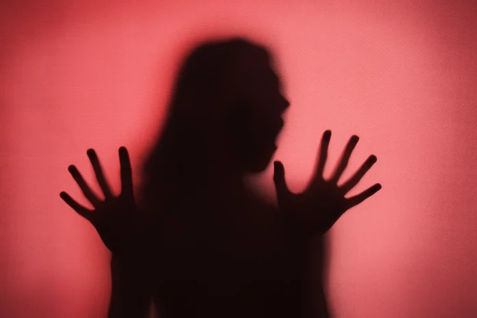 Estupros Disparam na Amazônia revelam dados do FBSP. Facções controlam relacionamentos e impõem regras rígidas. 77% das vítimas têm 14 anos ou menos.