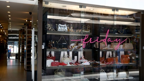 CNC prevê R$ 5,4 bilhões em vendas na Black Friday 2025, alta de 2,4%. Saiba quais setores devem liderar e os principais descontos.