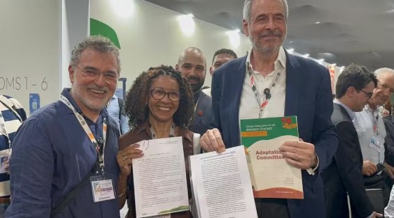 Carta dos Povos da Amazônia é entregue na COP 30 e defende protagonismo das comunidades tradicionais nas decisões sobre clima e floresta.