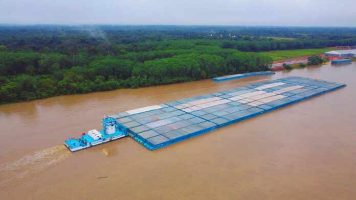 Privatização de rios gera protestos após decreto incluir trechos amazônicos no PND, levantando alertas sobre impactos sociais, ambientais e jurídicos.
